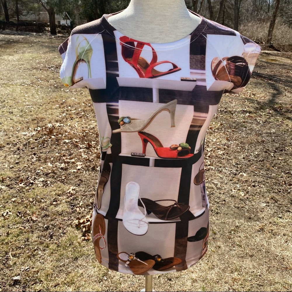 RANDOM WORLD TOP TEE SHORT SLEEVE BROWN TAN STRETCH SHOE HEELS PRINT S FIT